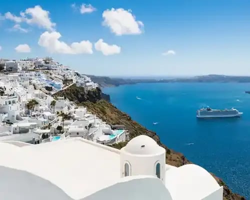 white-architecture-in-santorini-island--greece