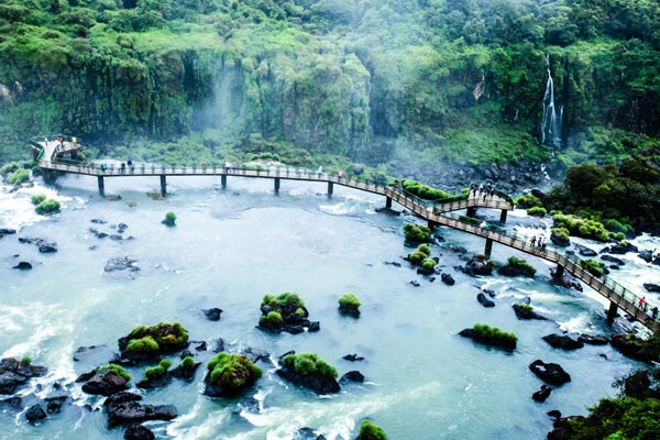 iguassu-falls--the-largest-series-of-waterfalls-of-the-world- (1)