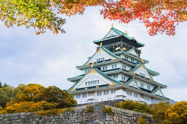 osaka-castle-in-osaka-kansai-japan-in-fall-or-autumn-season