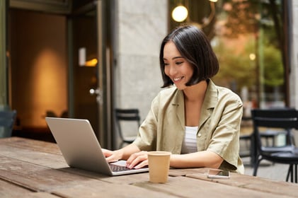 young-asian-woman--digital-nomad-working-remotely-from-a-cafe-