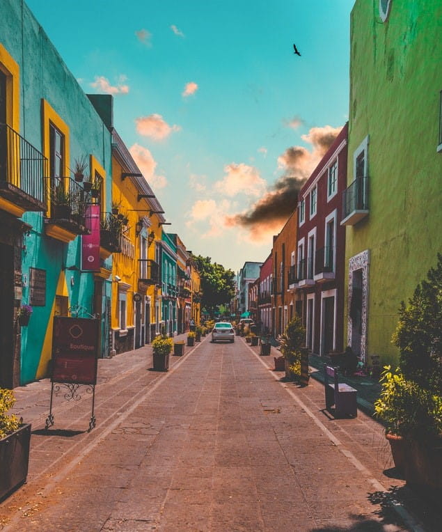 mexico-street-with-colorful-buildings