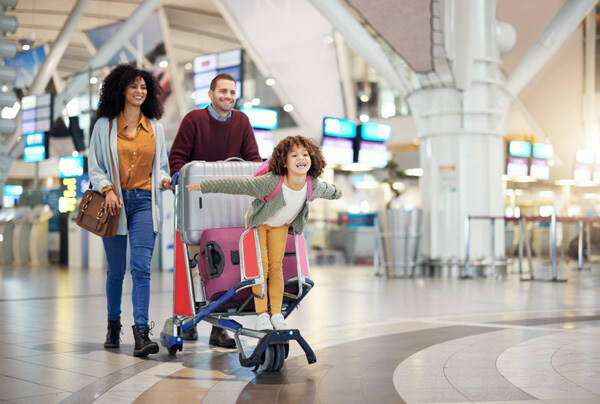 airport--family-and-child-excited-for-flight-with-suitcase-trolley