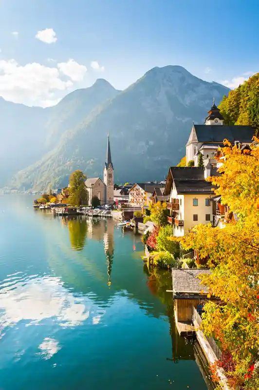 famous-hallstatt-village-in-alps-mountains--austria-beautiful-autumn-landscape