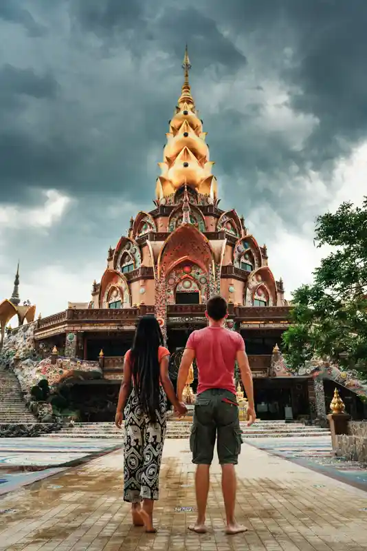 happy-couple-enjoy-amazing-thailand-temple-asian-culture--religion--lifestyle