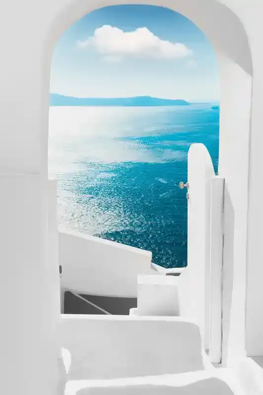 white-architecture-on-santorini-island--greece.-summer-seascape-view-of